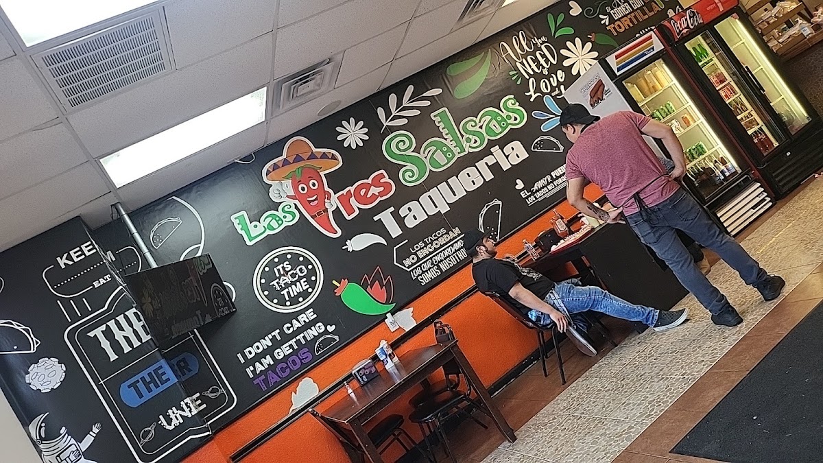 Las Tres Salsas Taqueria